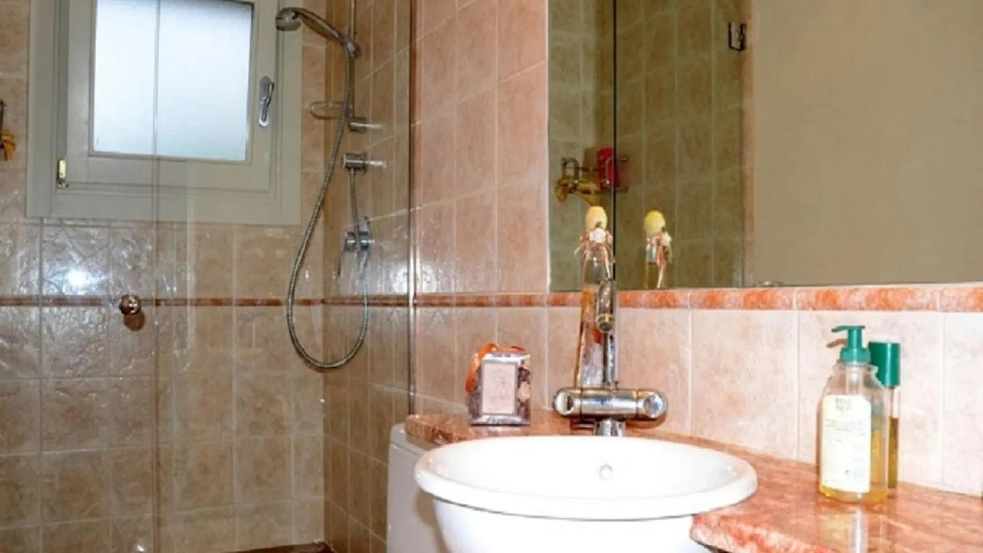 Villa In Peratallada With Private Pool