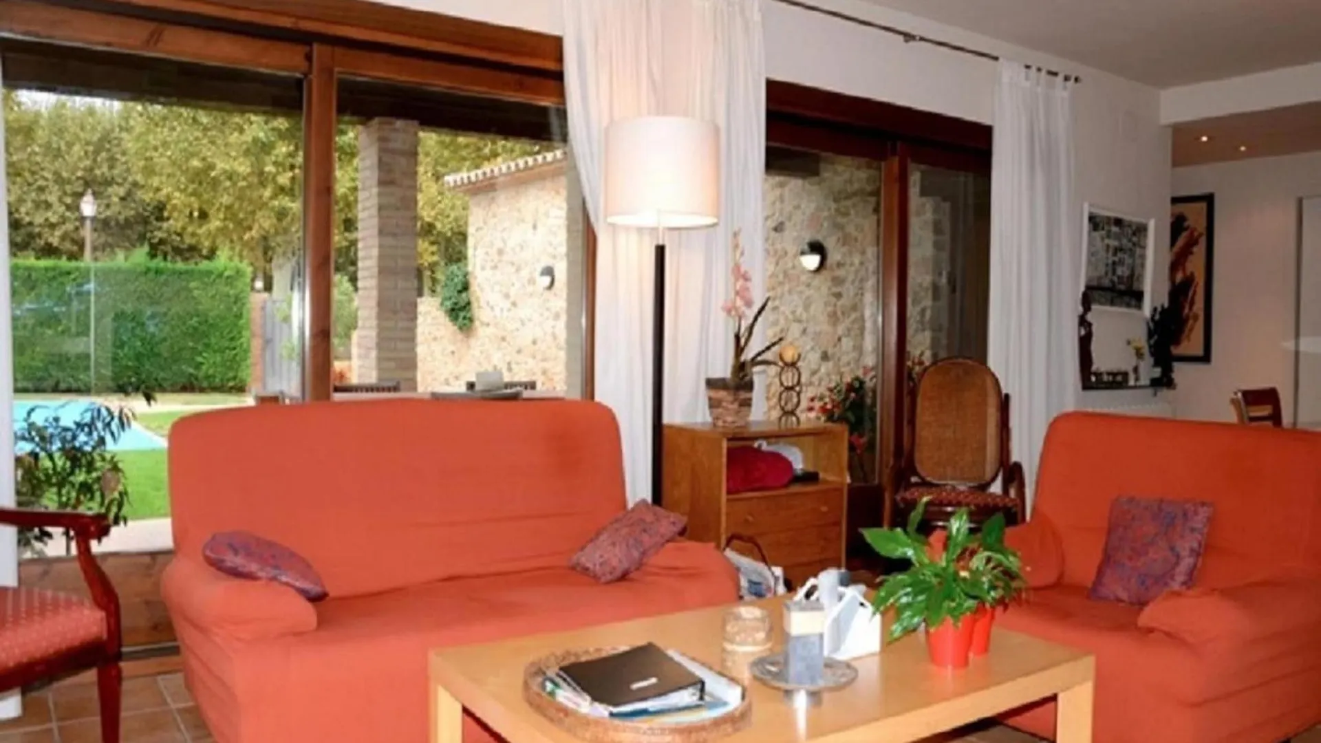 Villa In Peratallada With Private Pool